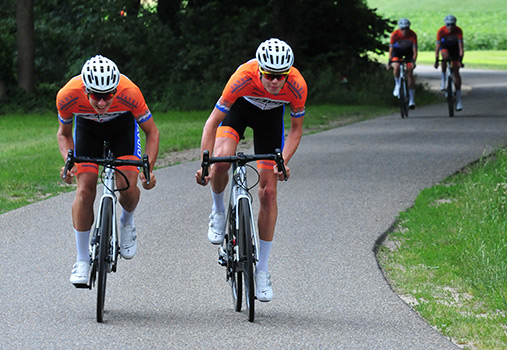 KCC Custom Teamkleding sponsor van Sensa Kanjers voor Kanjers Cyclingteam