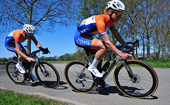 KCC Custom Teamkleding sponsor van Sensa Kanjers voor Kanjers Cyclingteam