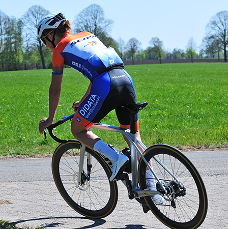 KCC Custom Teamkleding sponsor van Sensa Kanjers voor Kanjers Cyclingteam